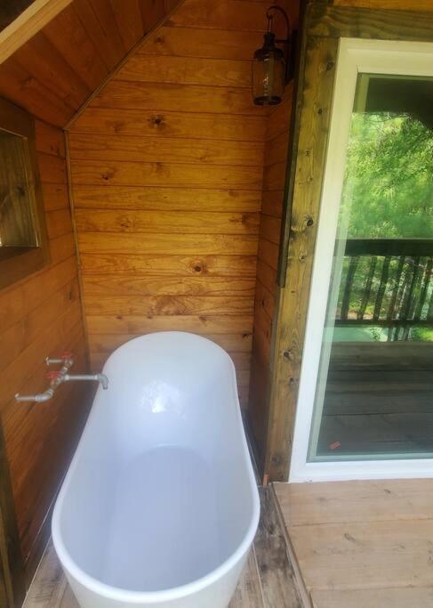 Waterfront Treehouse In A Magical Forest Waller Eksteriør bilde